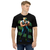 Modelo masculino de camiseta  com qualidade Kanikoss Moda Nerd preta em tecido dry fit, estampada com o personagem Guile do jogo Street Fighter 6.