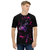 Modelo masculino de camiseta  com qualidade Kanikoss Moda Nerd preta , em tecido dry fit, estampada com o personagem Juri do jogo Street Fighter 6.