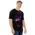 Modelo masculino de camiseta  com qualidade Kanikoss Moda Nerd preta , em tecido dry fit, estampada com o personagem Juri do jogo Street Fighter 6.