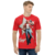 Modelo masculino de camiseta  com qualidade Kanikoss Moda Nerd vermelha em tecido dry fit, estampada com o personagem Terry Bogard do jogo Street Fighter 6.