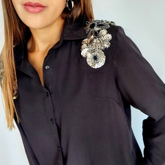 Camisa con aplique de lentejuelas