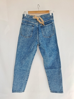 Jeans Mom Azul Nevado en internet