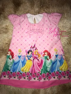 Vestido trapézio princesas da Disney na internet