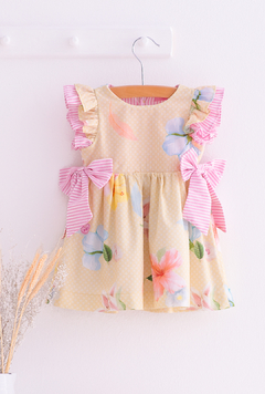 Vestido floral com Mangas Flutter