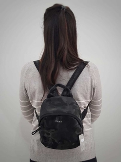 THATBAG - MOCHILA CHICA IMPERMEABLE. CAMUFLADA NEGRA - Art: 7824