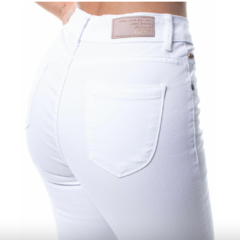 Calça Jeans Branca feminina na internet