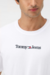 Camiseta Tommy Jeans Bordada Branca - comprar online