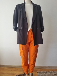 Pantalon cargp naranja