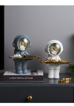 Imagem do Astronauta modelo escultura arte moderna bandeja de armazenamento decoração para casa acessórios para sala estar uma peça resina estátua mesa decoração