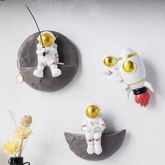 Nordic decoração da parede astronauta resina prateleiras de parede decoração para casa 3d estatuetas astronauta para sala estar quarto parede pendurado decoração - loja online