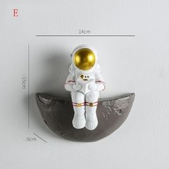 Nordic decoração da parede astronauta resina prateleiras de parede decoração para casa 3d estatuetas astronauta para sala estar quarto parede pendurado decoração - loja online