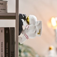 Imagem do Astronauta estátua de parede decoração acessórios de decoração estatueta de resina divertida decorações de natal presentes para crianças frete grátis decoração para casa miniaturas atacado Dropshipping Envio Grátis