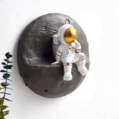 Nordic decoração da parede astronauta resina prateleiras de parede decoração para casa 3d estatuetas astronauta para sala estar quarto parede pendurado decoração - comprar online