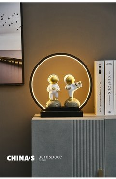 Enfeites de resina estatueta astronauta modelo casa decoração acessórios para sala estar presente aniversário moderno escritório decoração da mesa - comprar online