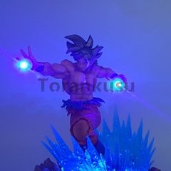 Imagem do Bandai dragon ball z figura anime son goku super saiyan ultra instinto diy broly bardana frieza troncos led ação figma brinquedo boneca