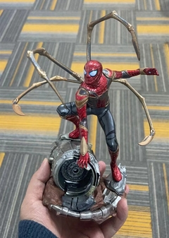 Iron Spider Superhero Action Figure, Versão Combate, Estátua em PVC, Modelo de - comprar online