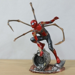 Iron Spider Superhero Action Figure, Versão Combate, Estátua em PVC, Modelo de na internet