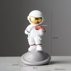 Imagem do Enfeites de resina estatueta astronauta modelo casa decoração acessórios para sala estar presente aniversário moderno escritório decoração da mesa