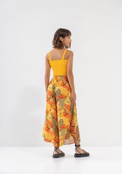 8801L-0184134 CROPPED LEZ A LEZ EM TRICÔ CANELADO COM DECOTE V AMARELO SINEMY - comprar online