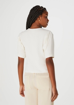 4H04NMCEN BLUSA CROPPED HERING TEXTURIZADA OFF WHITE - comprar online