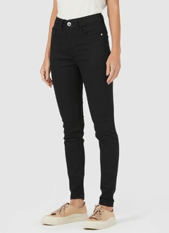 1000072831-00004 CALCA SKINNY FEM MALWEE PRETO