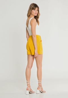 39139-007006 SHORTS LUNENDER EM LINHO AMARELO GAMUZA - comprar online