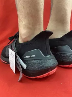 Adidas Ultraboost Preto e vermelho na internet