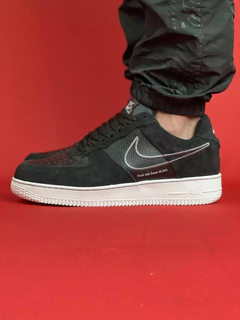 Nike Air Force 1 Preto e branco camurça