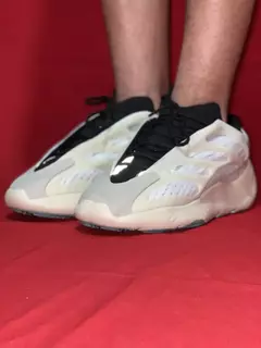 Adidas Bege Yeezy 700 v3 Azael Importado na internet