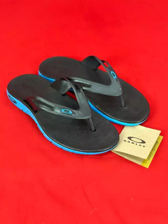 Chinelo oakley preto azul - comprar online