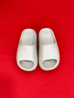 Chinelo slide nuvem yeezy bege - comprar online