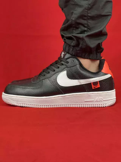 Nike Preto/Branco/Vermelho Air Force 1 Couro