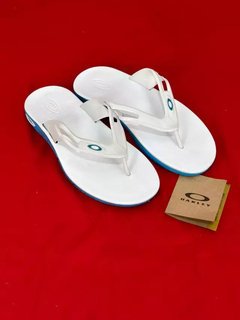 Chinelo oakley branco azul - comprar online