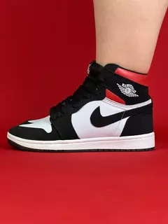 Air Jordan 1 High Preto com branco logo preto sola branca camurça nacional s