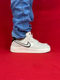 Nike air force 1 bege com ferrinho