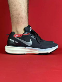 Nike invencible 3 preto logo branca sola branca