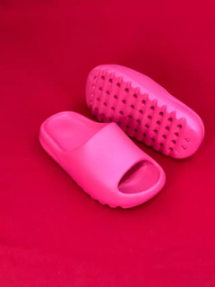 Chinelo slide nuvem yeezy rosa