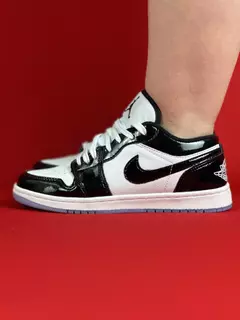 Air Jordan 1 Low Preto Branco Vinil Sola azul Nacional S