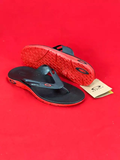 Chinelo oakley preto vermelho