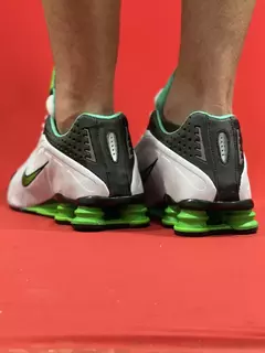 Nike Shox R4 Todo Preto verde na internet