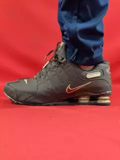 Nike Shox Nz 4 Molas Preto e dourado