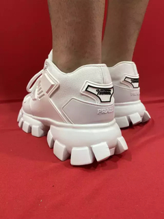 PRADA THUNDER BRANCO na internet