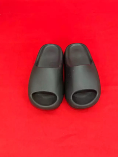 Chinelo slide nuvem yeezy preto - comprar online