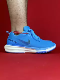 Nike invencible 3 azul logo preta sola branca