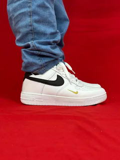 Nike air force 1 couro com ferrinho branco preto