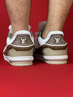 Louis vuitton trainner marrom com branco bota nacional premium na internet