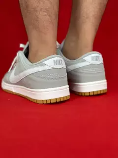 Nike dunk cinza branco sola marrom nacional na internet