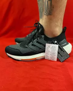 Adidas Ultraboost Preto sola laranja