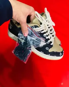 Nike Dunk Travis Scott na internet