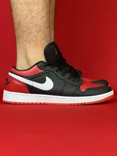 Air Jordan 1 Low preto com vermelho logo branco sola branca nacional s